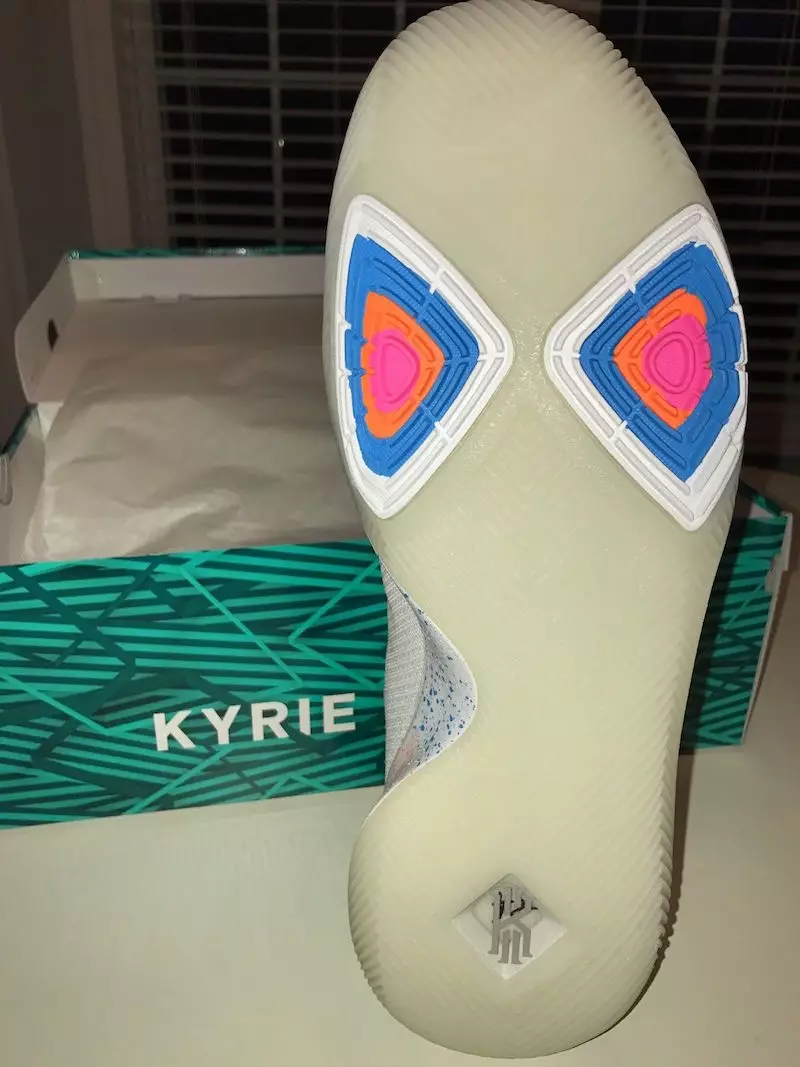 942206-001 EYBL Kyrie 3 Outsole