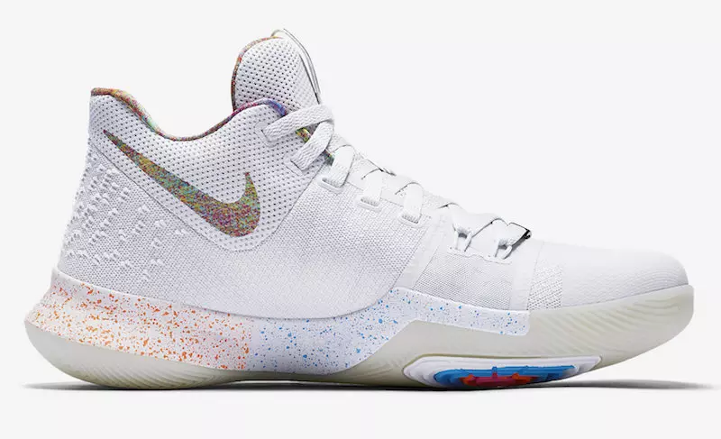 EYBL Nike Kyrie 3 942206-001 Medialinė pusė