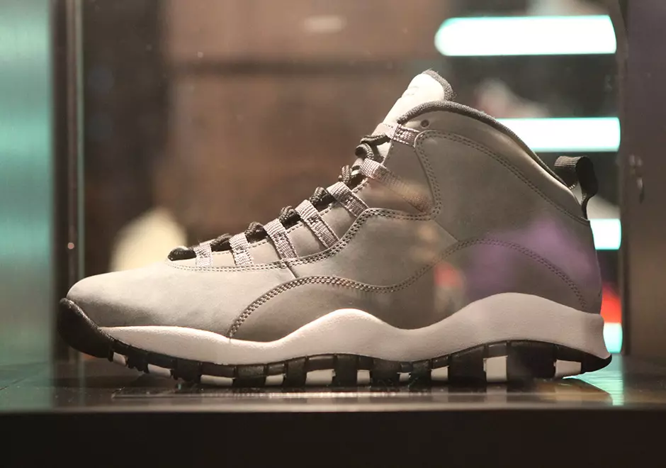 Colecția Trophy Room Air Jordan 10