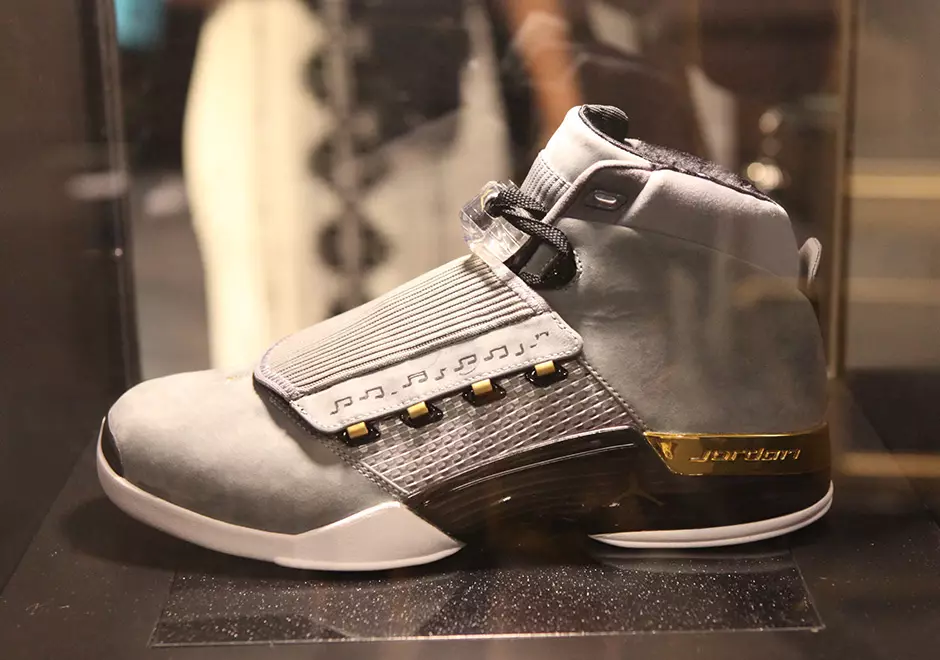 Collection Room Trophy Air Jordan 17