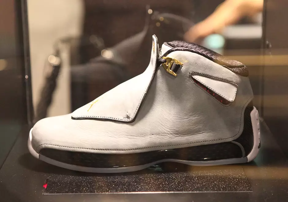 مجموعة غرف الجوائز Air Jordan 18