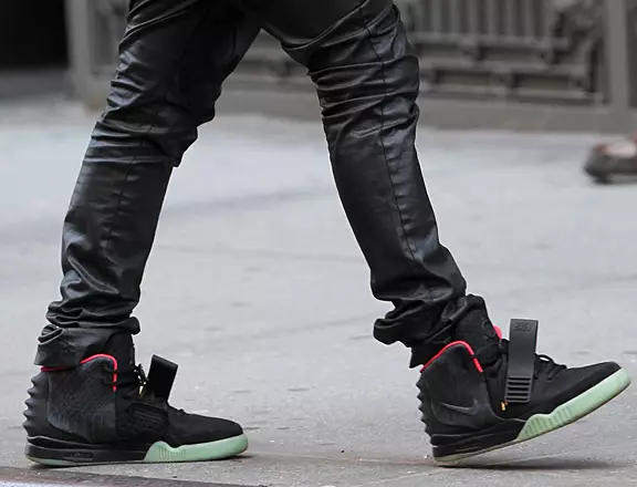 Петиция Nike Air Yeezy 2 о выпуске GR