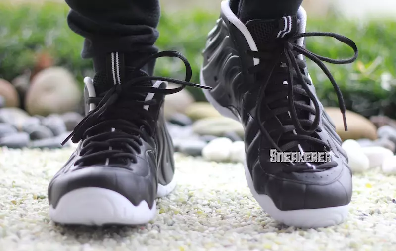 Dr Doom Nike Foamposite Pro op de voeten