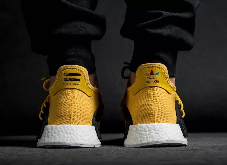 Pharrell x adidas NMD Human Race စတိုးစာရင်းများ