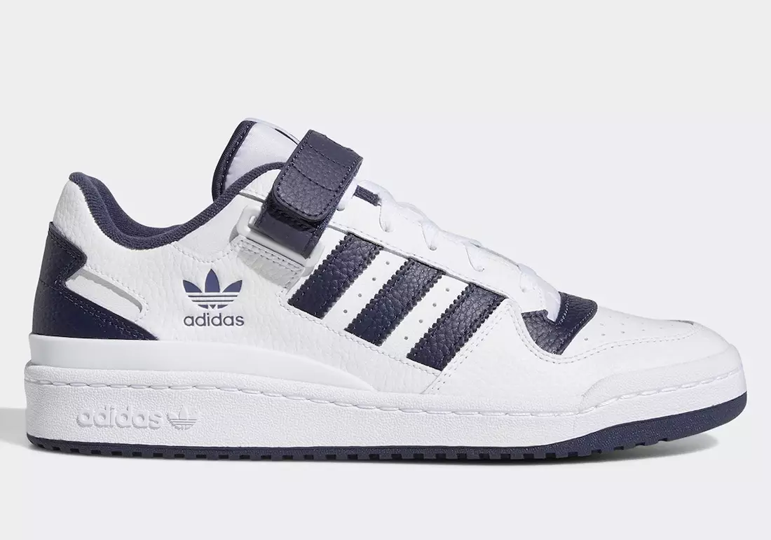 adidas Forum Low သည် အဖြူရောင်နှင့် ရေတပ်သို့ ရောက်ရှိသည်။