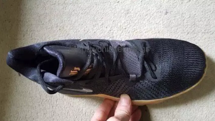 Tênis Nike Kyrie Black Gum Budget