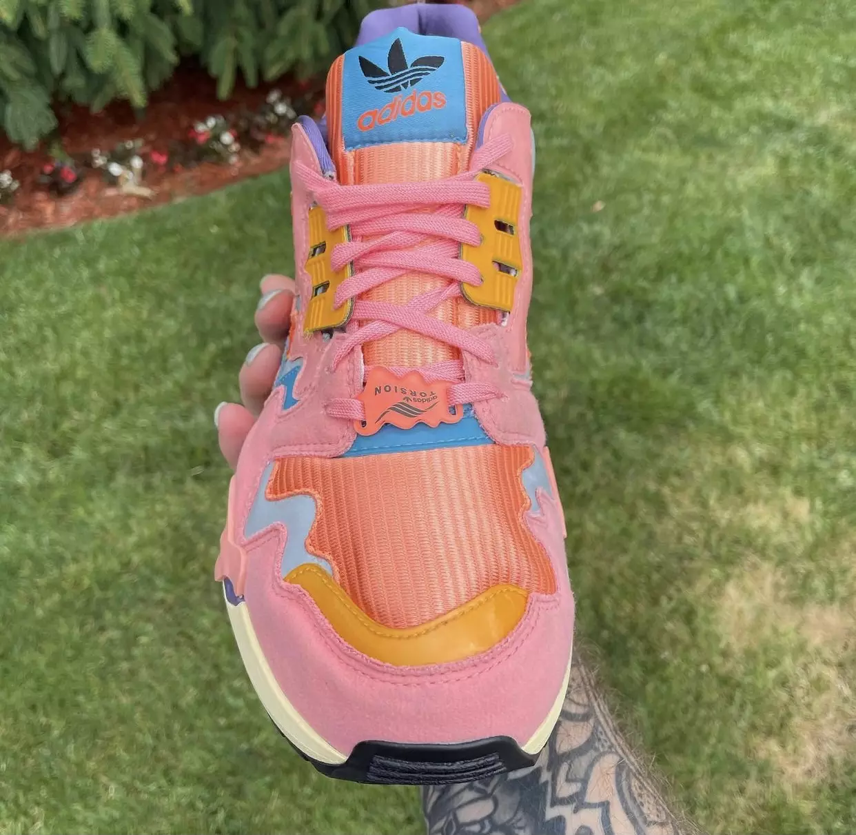 Bad Bunny adidas ZX 8000 Ice Cream Data lansării