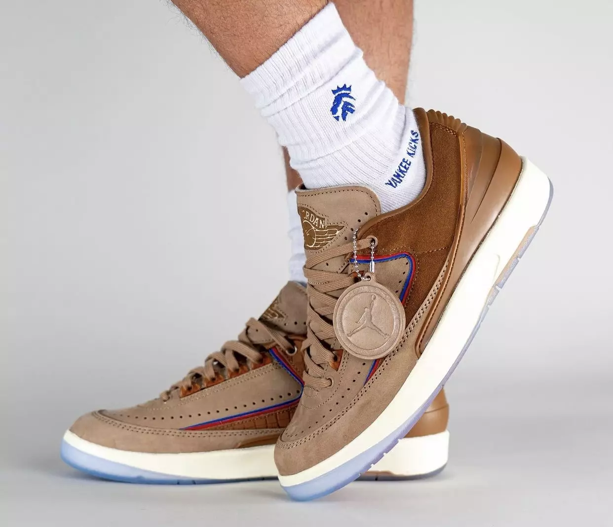 Două 18 Air Jordan 2 Low DV7129-222 Data lansării On-Feet