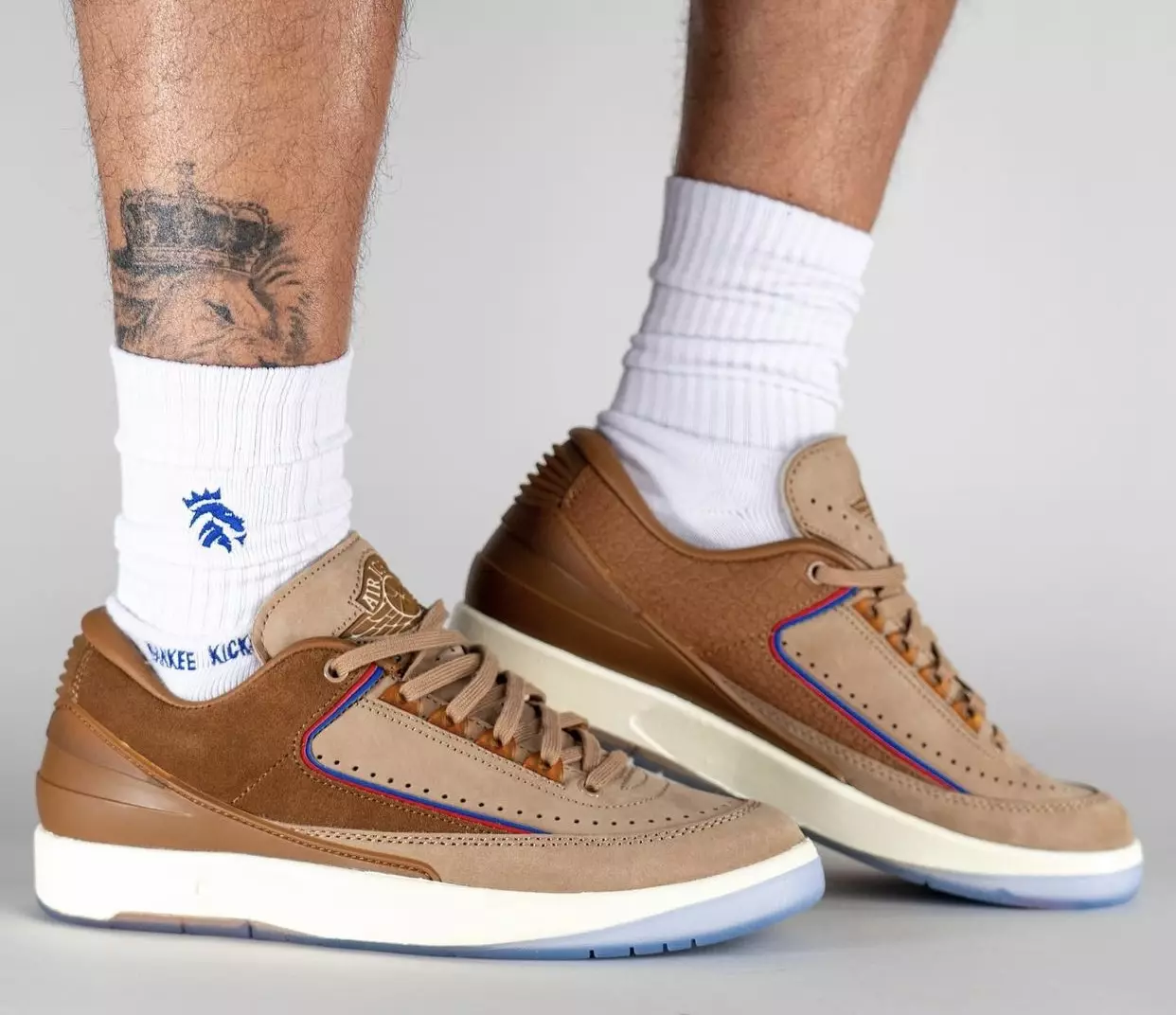 Dy 18 Air Jordan 2 Low DV7129-222 Data e lëshimit në këmbë