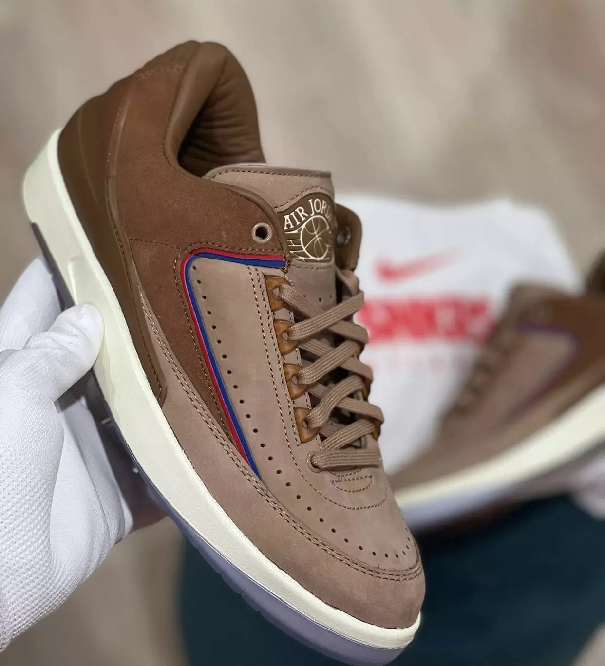 Du 18 Air Jordan 2 žemos išleidimo data DV7129-222