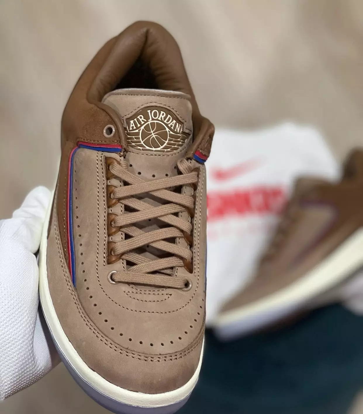 Två 18 Air Jordan 2 Low Releasedatum DV7129-222