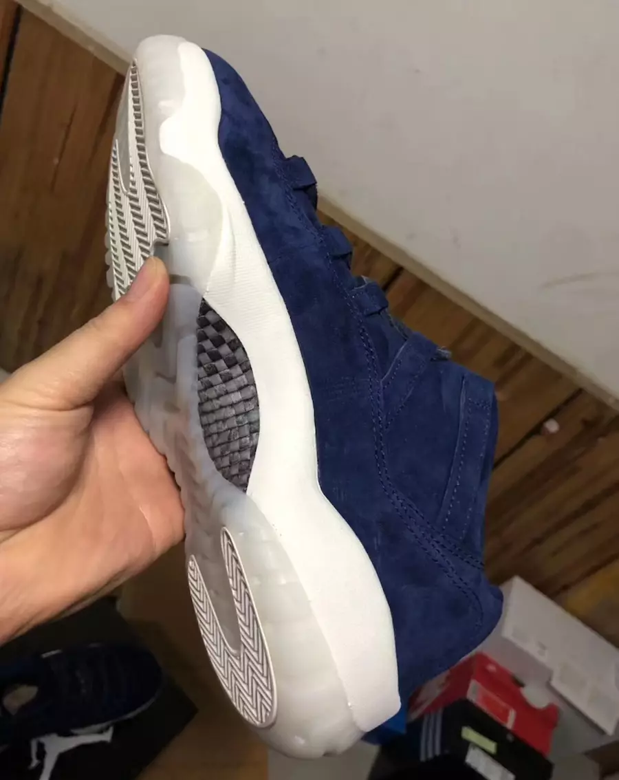 AIr Jordan 11 scaird íseal RE2PECT AV2187-441