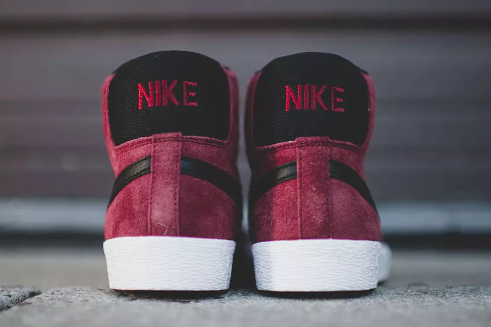 Foireann Dearg Nike SB Blazer Préimh