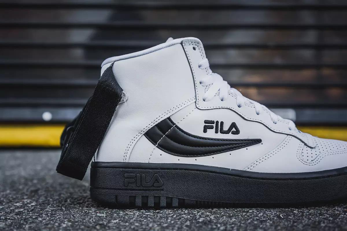 FILA FX-100 အဖြူရောင် အနက်ရောင်