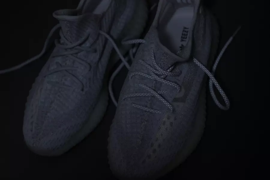 Giá ngày phát hành tĩnh adidas Yeezy Boost 350 V2