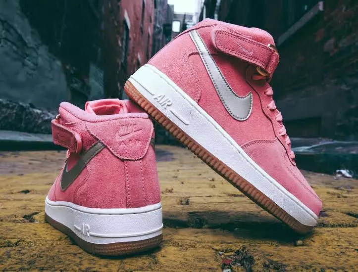 Nike WMNS Air Force 1 Vidutinio emalio žalias ryškus melionas