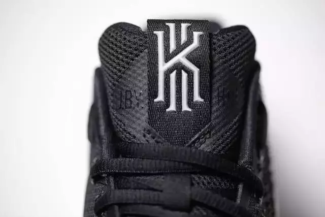 Nike Kyrie 3 fekete-fehér 852395-018