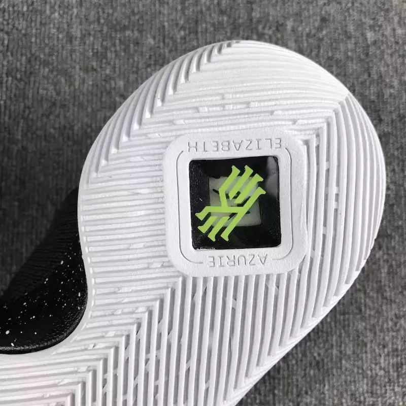 Nike Kyrie 3 Dubh Bán Outsole