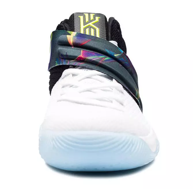 Desfile Kyrie 2 disponível