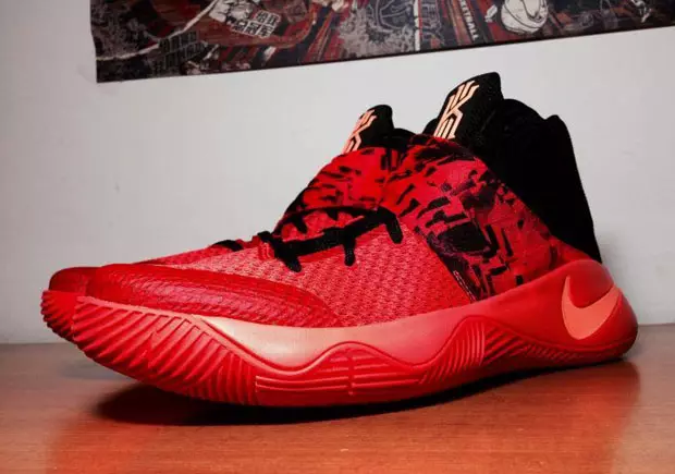 Kyrie 2 màu đen đỏ thẫm