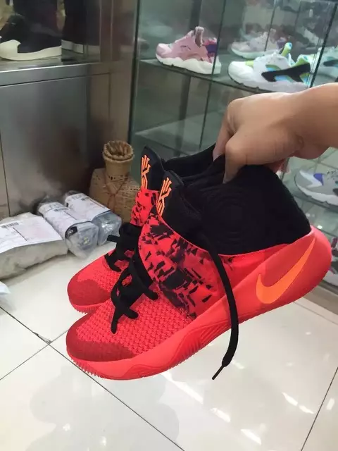 Nike Kyrie 2 малиновый