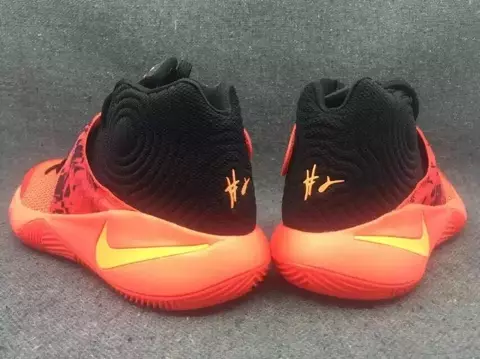 Nike Kyrie 2 ကြက်သွေးရောင်