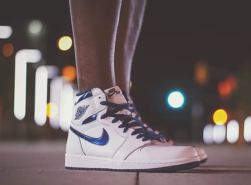 Air Jordan 1 Metallic Navy kwa Miguu