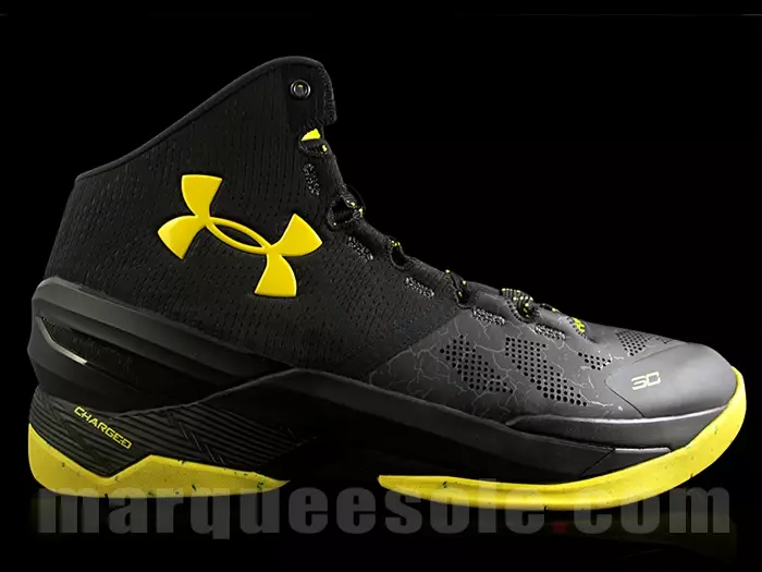 Under Armour Curry 2 must kollane