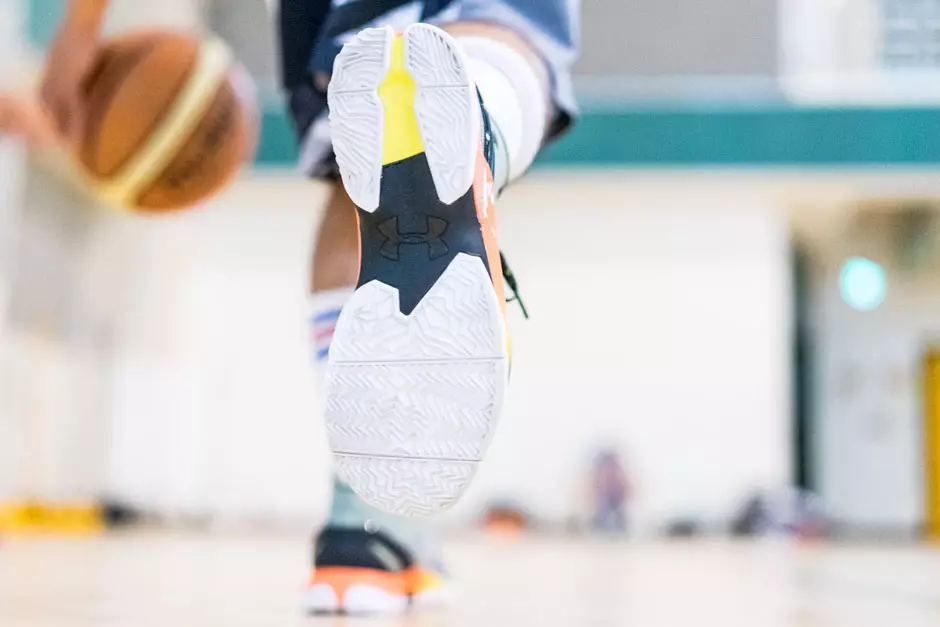 Fierul ascutește fierul Under Armour Curry 2