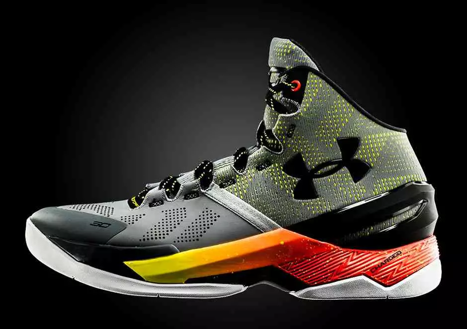 Under Armour Curry 2 Iron teroittaa rautaa