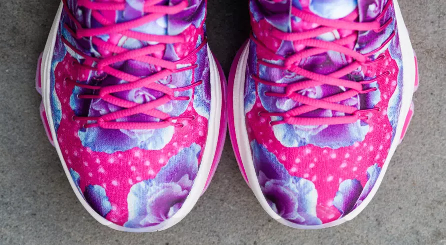 KD 8 Aunt Pearl Think Pink në dispozicion