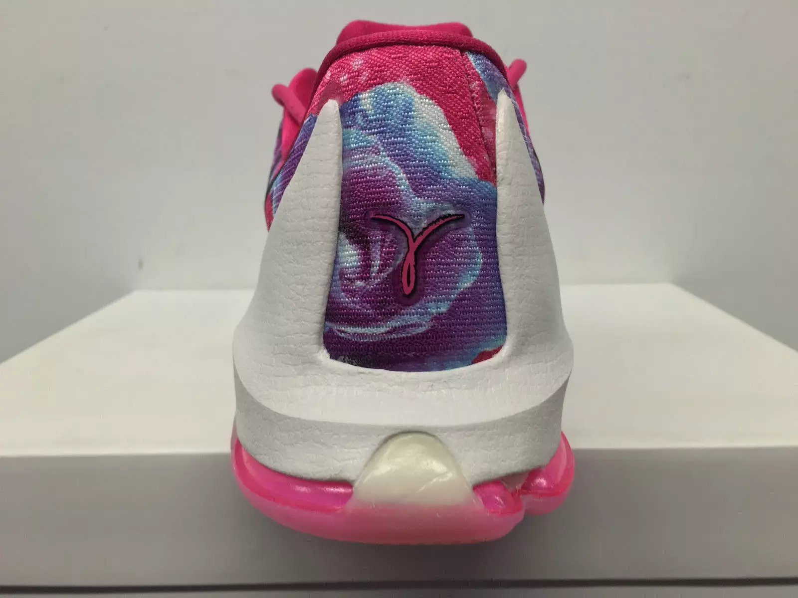 Еще один предварительный взгляд на Nike KD 8 «Aunt Pearl» через @23penny и @ornolkarb.