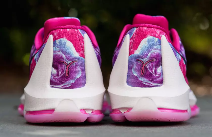 Более пристальный взгляд на KD 8 «Aunt Pearl», который будет доступен в понедельник, 22 февраля, в таких магазинах, как Foot Locker.