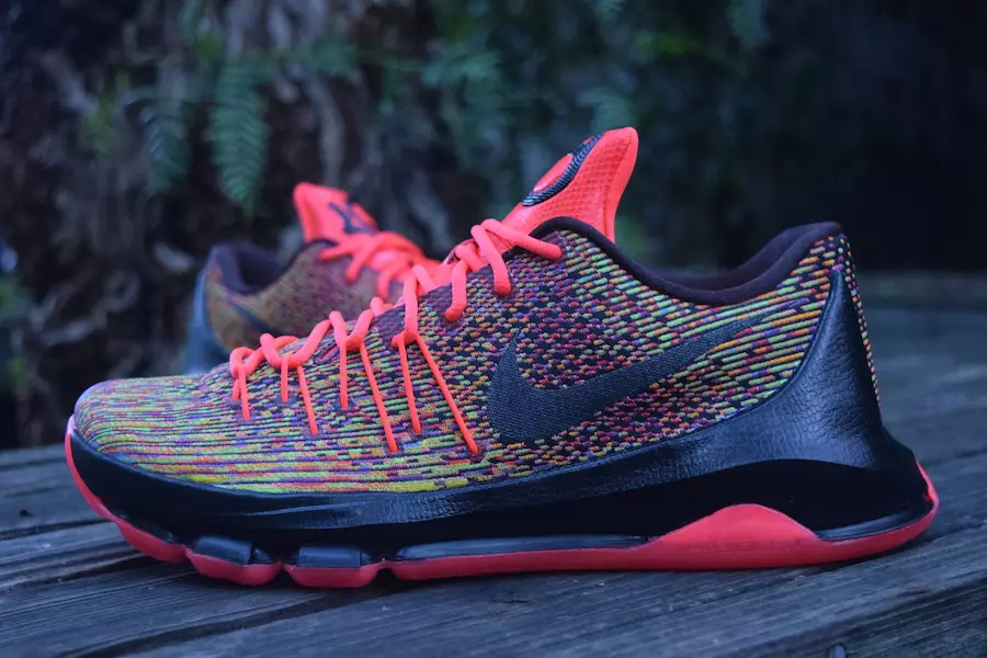 მრავალფერიანი Nike KD 8