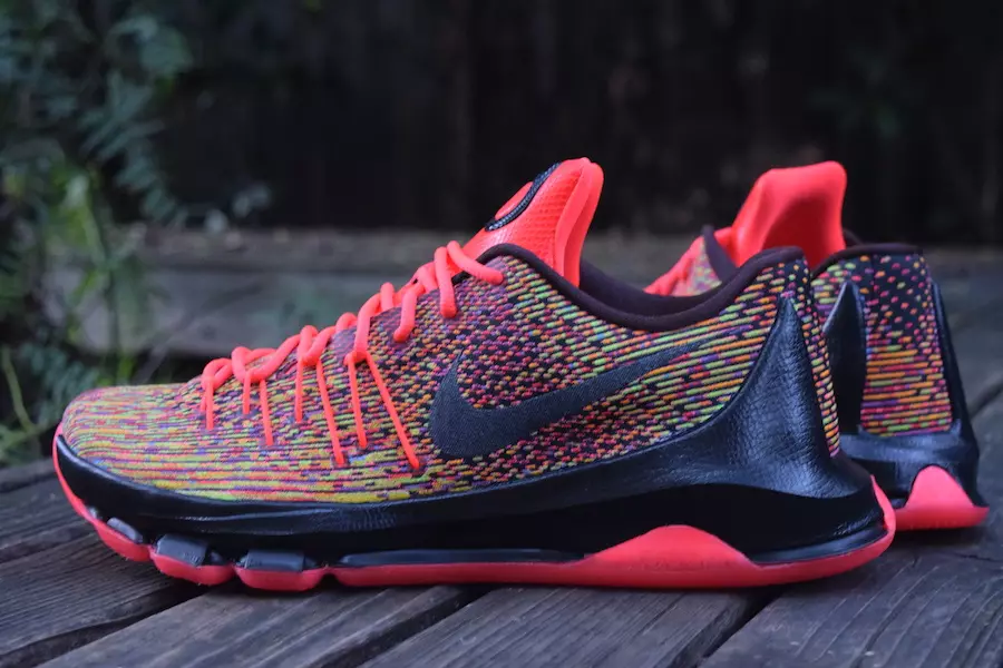 მრავალფერიანი Nike KD 8