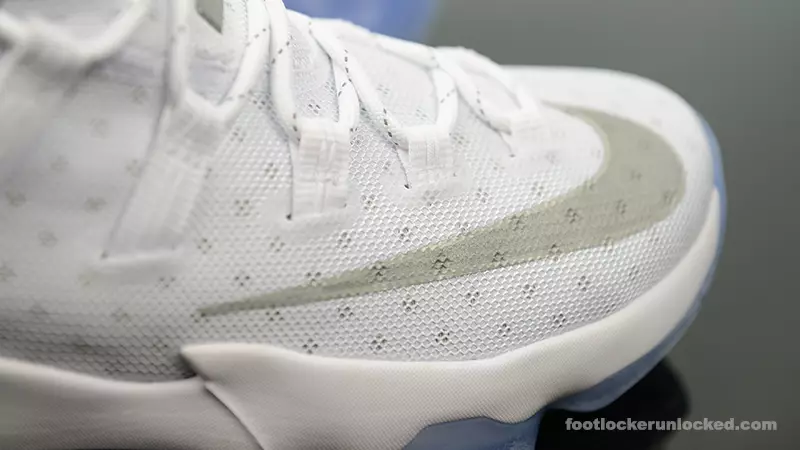 Nike LeBron 13 Low White Metallic Silver ရရှိနိုင်ပါပြီ။