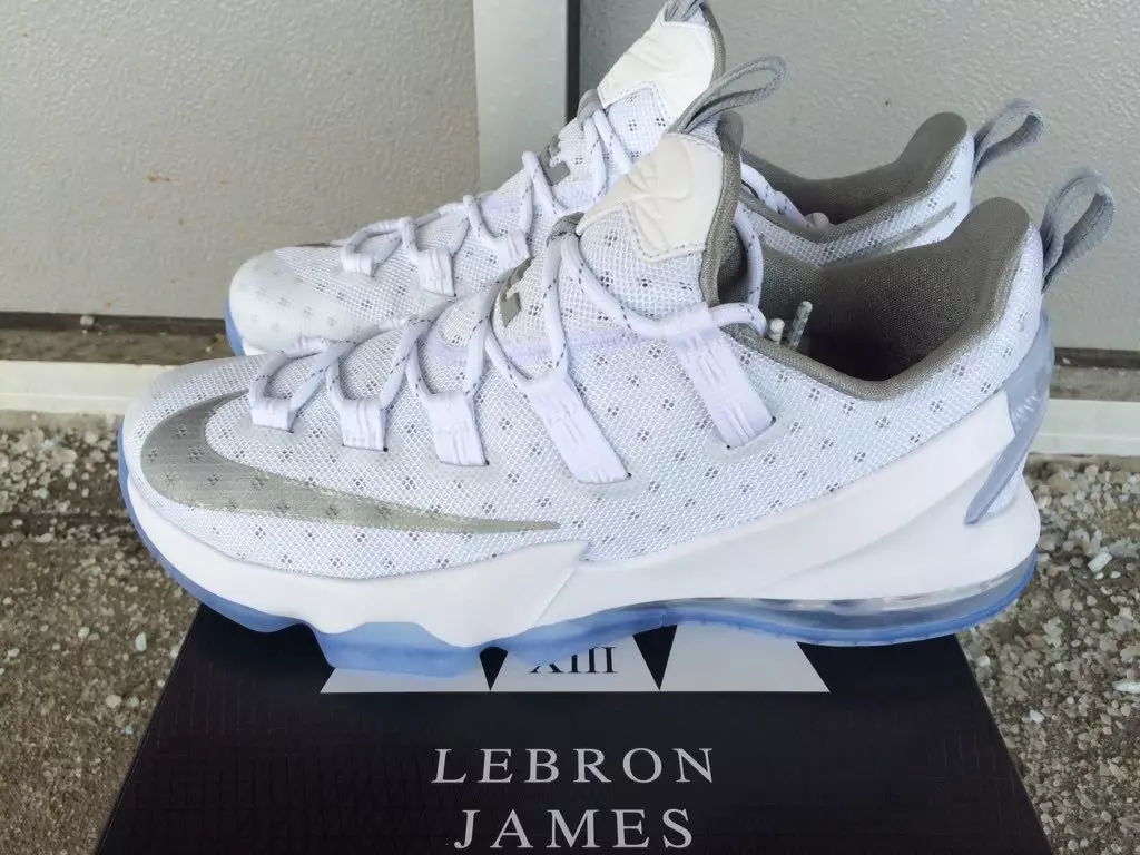 Nike LeBron 13 Low Wäiss Sëlwer