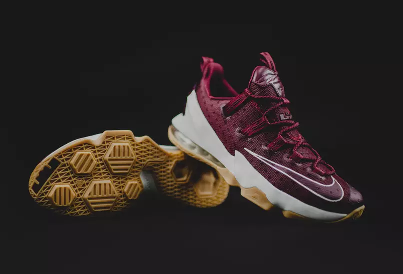 Nike LeBron 13 Low Cavs Team Red Sail Zwart