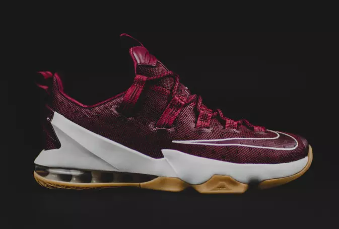 Nike LeBron 13 Low Cavs Team מפרש אדום שחור