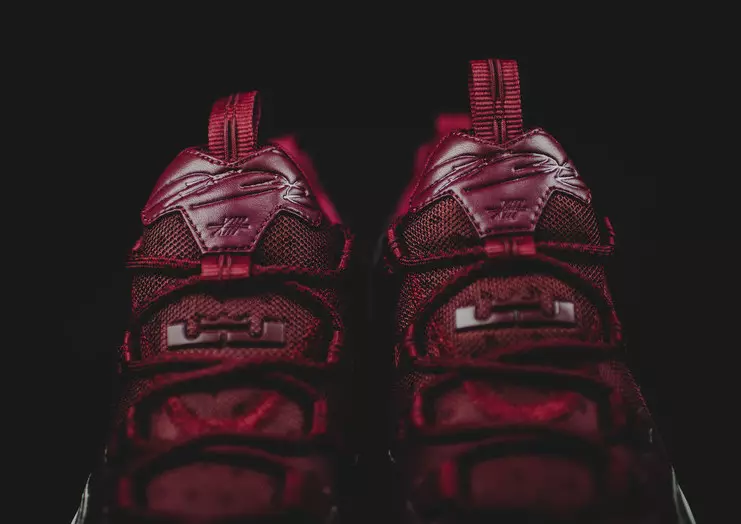 Nike LeBron 13 Low Cavs Team Red Sail Preto