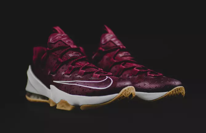 Nike LeBron 13 Low Cavs Team Rouge Voile Noir