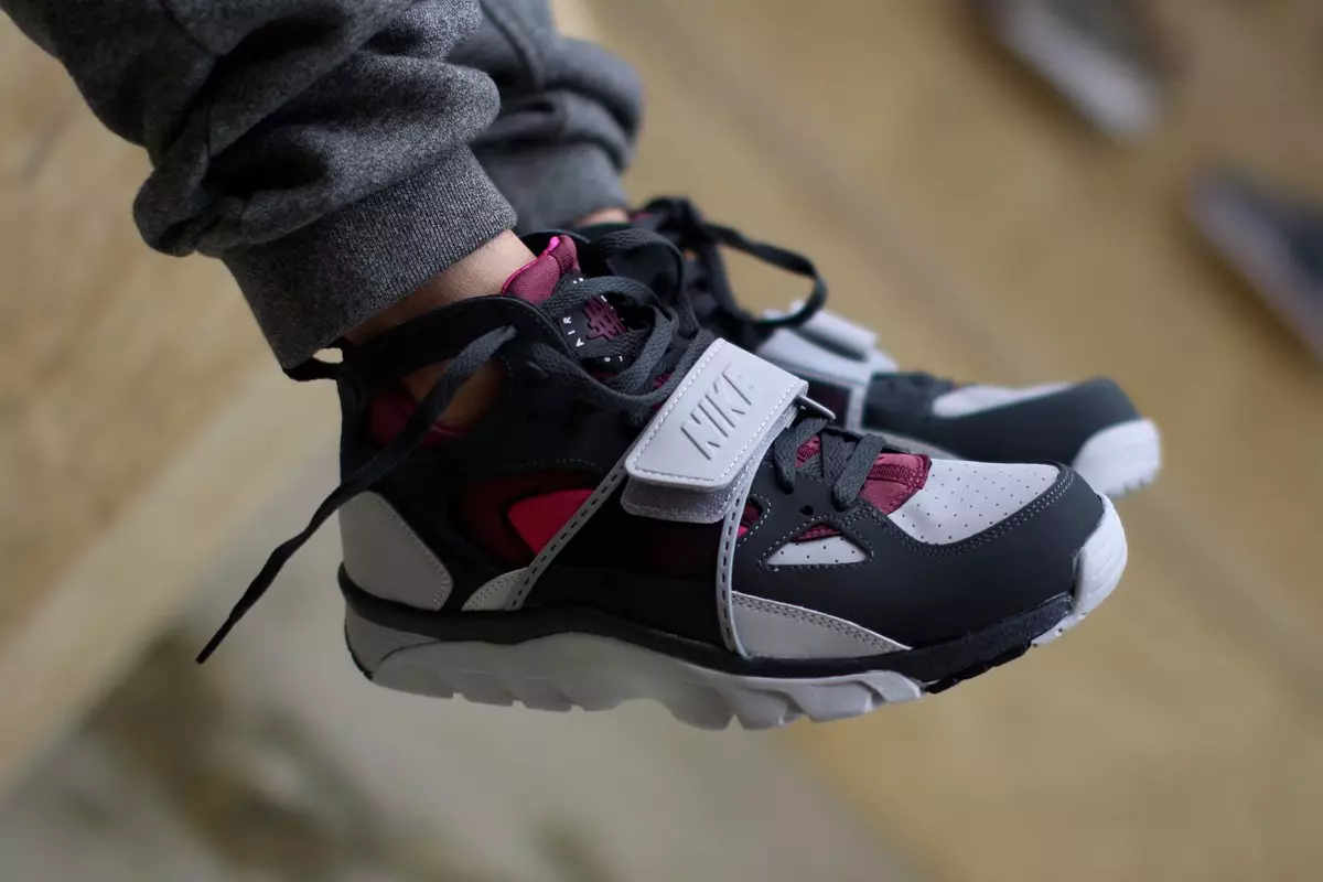 Nike Air Trainer Huarache „Fireberry“ 32637_1