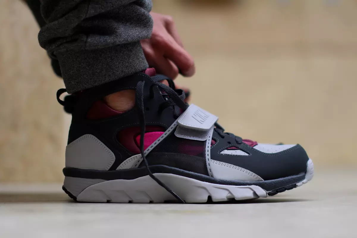 Nike-Air-Trener-Huarache-Fireberry-5