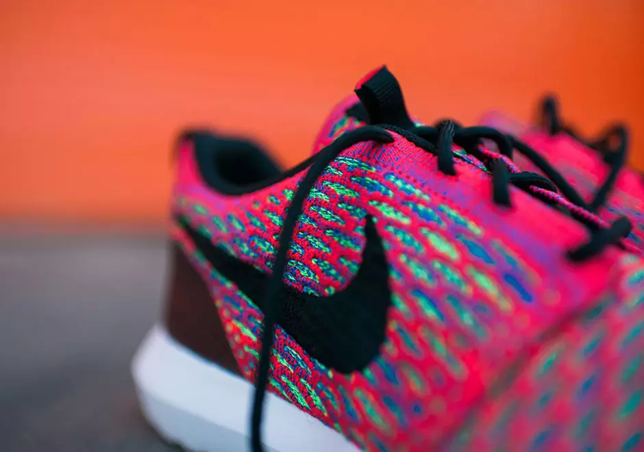 Nike Roshe NM Flyknit SE Повеќебојно светло темноцрвено