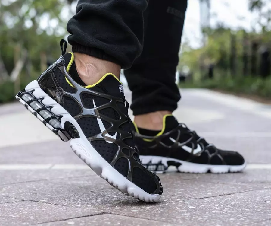 Stussy Nike Air Zoom Spiridon KK Black Bright Cactus CJ9918-001 Ngày phát hành On-Feet