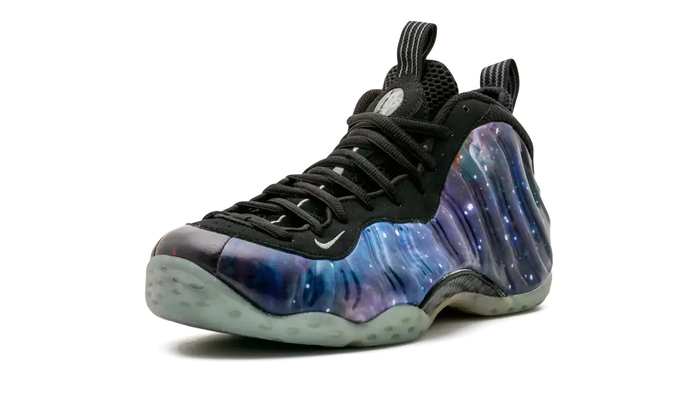 Nike Air Foamposite Bir Galaksi