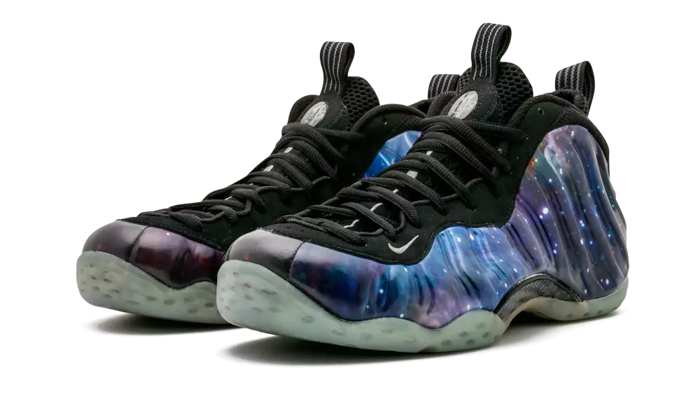 Nike Air Foamposite Bir Galaksi