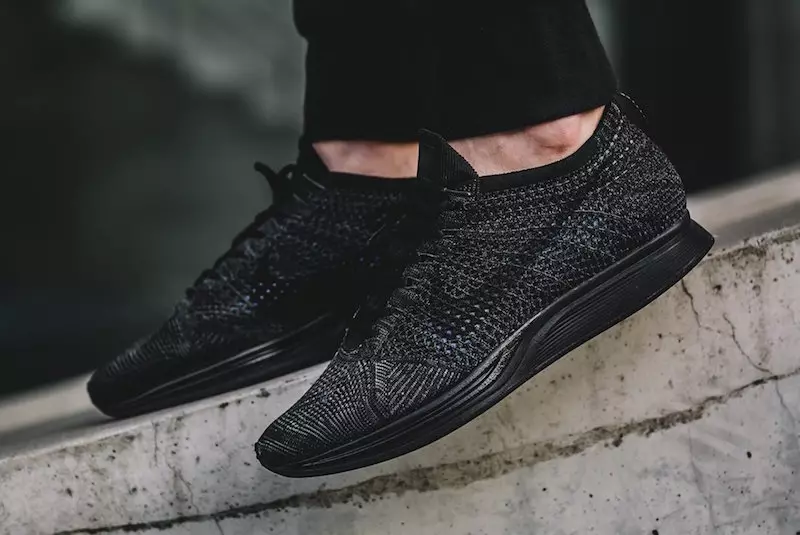 Dreifacher schwarzer Nike Flyknit Racer