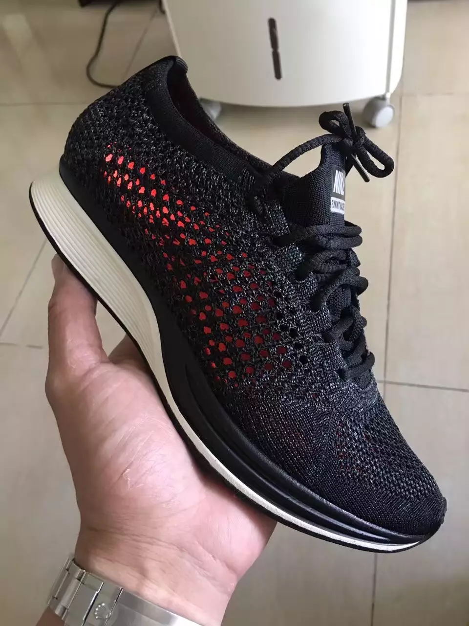 အနက်ရောင် Nike Flyknit Racer 526628-005