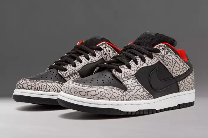 Кроссовкалар туралы әңгіме: Supreme x Nike SB Dunk Low 33663_1